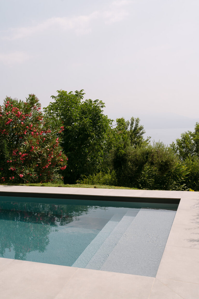 Pool and villa atmosphere at Villa Dolce Bellezza, Lake Garda.