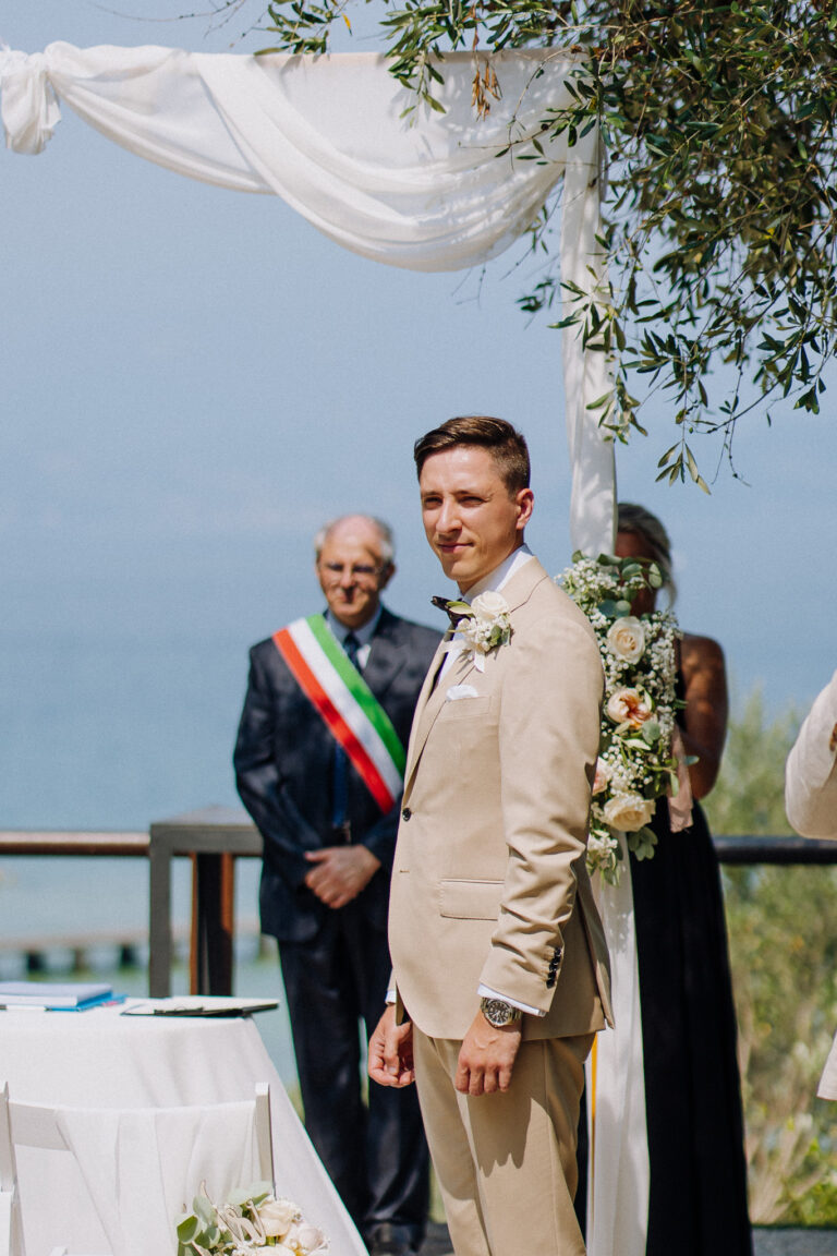 Groom waiting for the bride, civil ceremony at Garda lake