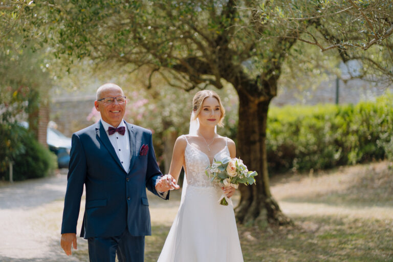 Bride walking with father, candid moment near Lake Garda