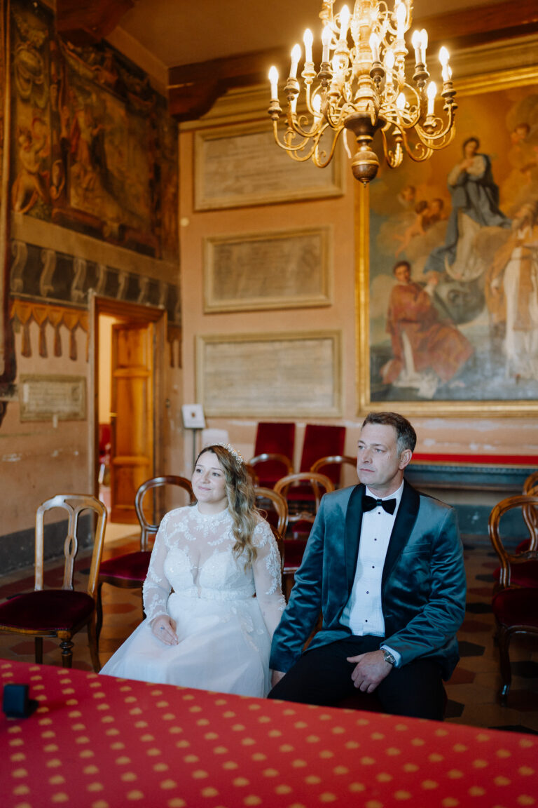 Civil wedding moment at Palazzo San Bernardino in Tivoli, Italy