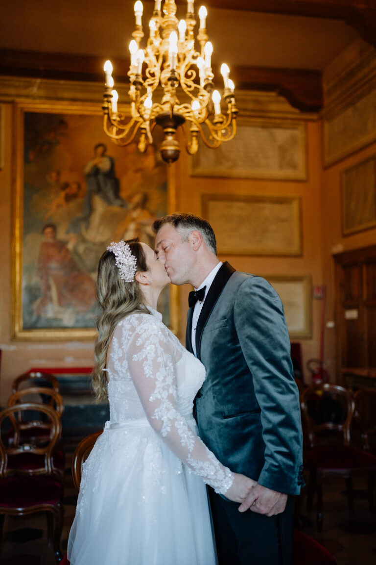 Elegant indoor couple portrait at Palazzo San Bernardino, Tivoli.