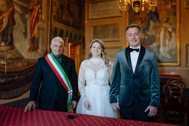 Small civil wedding group portrait at Palazzo San Bernardino in Tivoli.