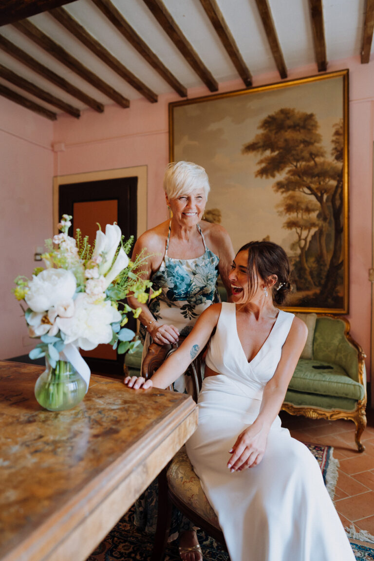 Bride portrait by the table, Tuscany villa