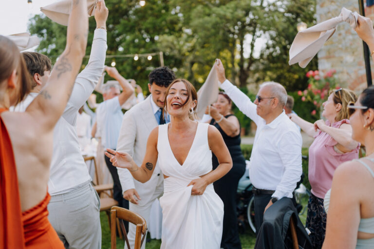 Guests cheering during dinner, Tuscany wedding